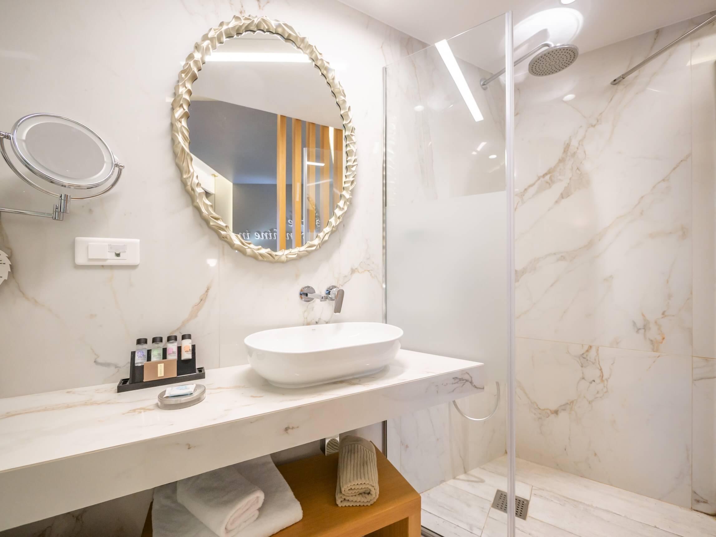 Alkyone Coco-mat Room bathroom
