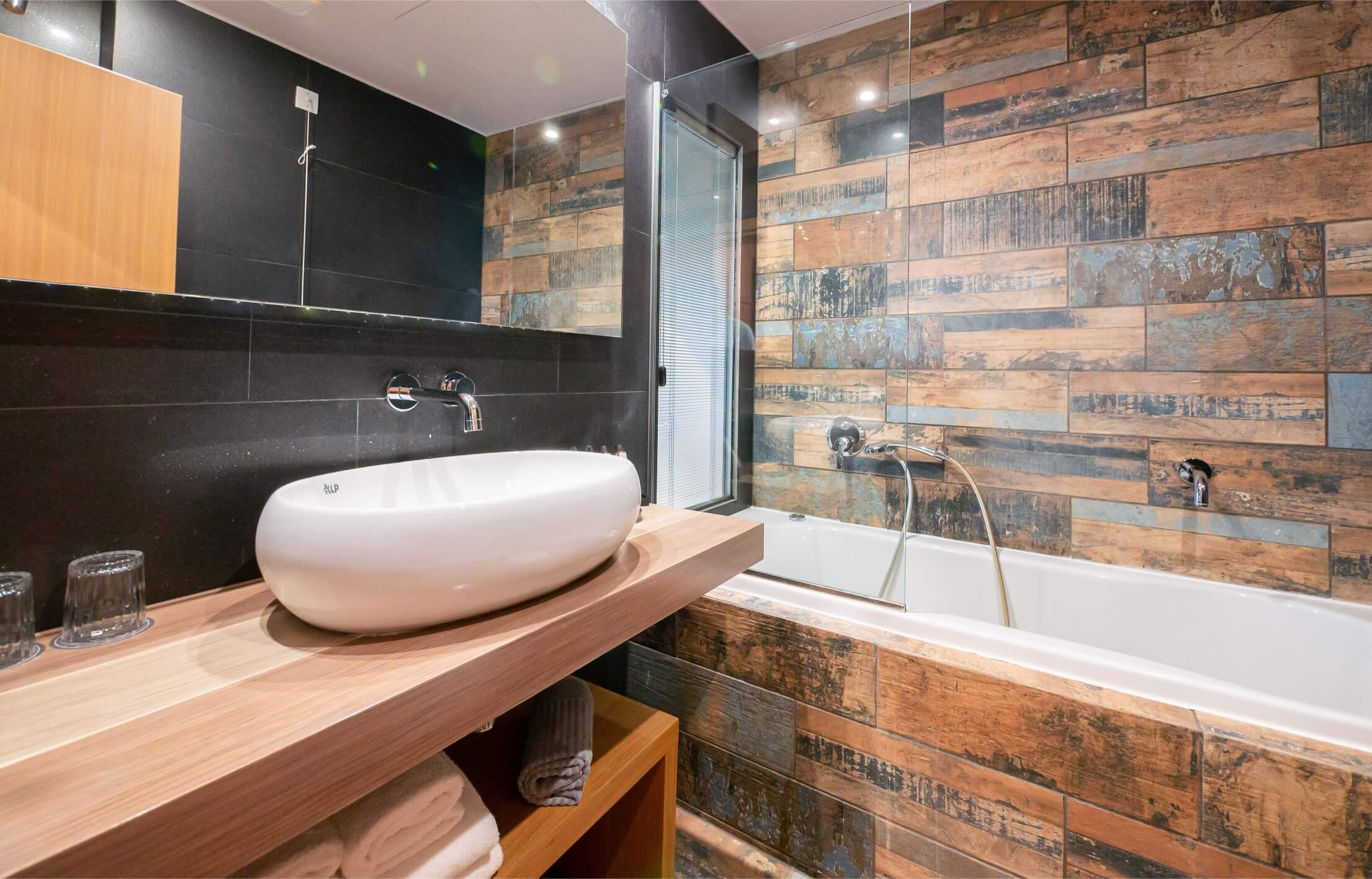 Hephaestus Coco-mat Suite bathroom