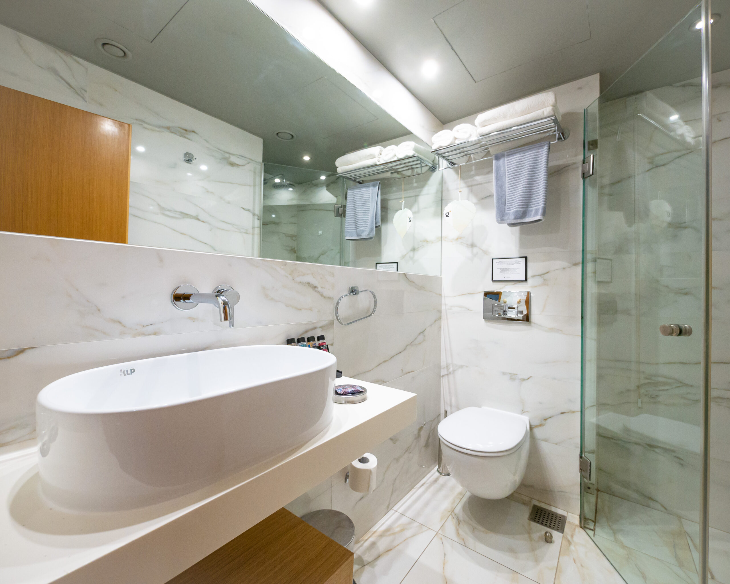 Standard Coco-mat Room bathroom